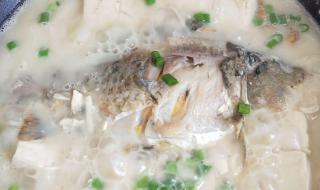 豆腐炖鱼汤的做法